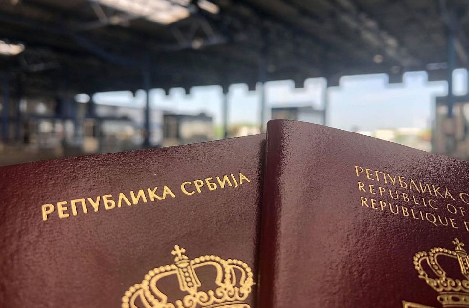 Dvoje državljana Srbije pokušali da uđu u Mađarsku s lažnim pečatima u pasošima