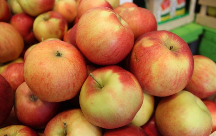 Jabuke u Srbiji koštaju kao ananas, a moguće da budu i skuplje