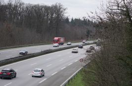 Nemačka policija: Zbog električnih vozila treba ograničiti brzinu na Autobanu