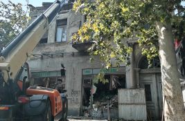 FOTO Ruši se zgrada u Jevrejskoj koja godinama propada: Gradiće se višespratnica