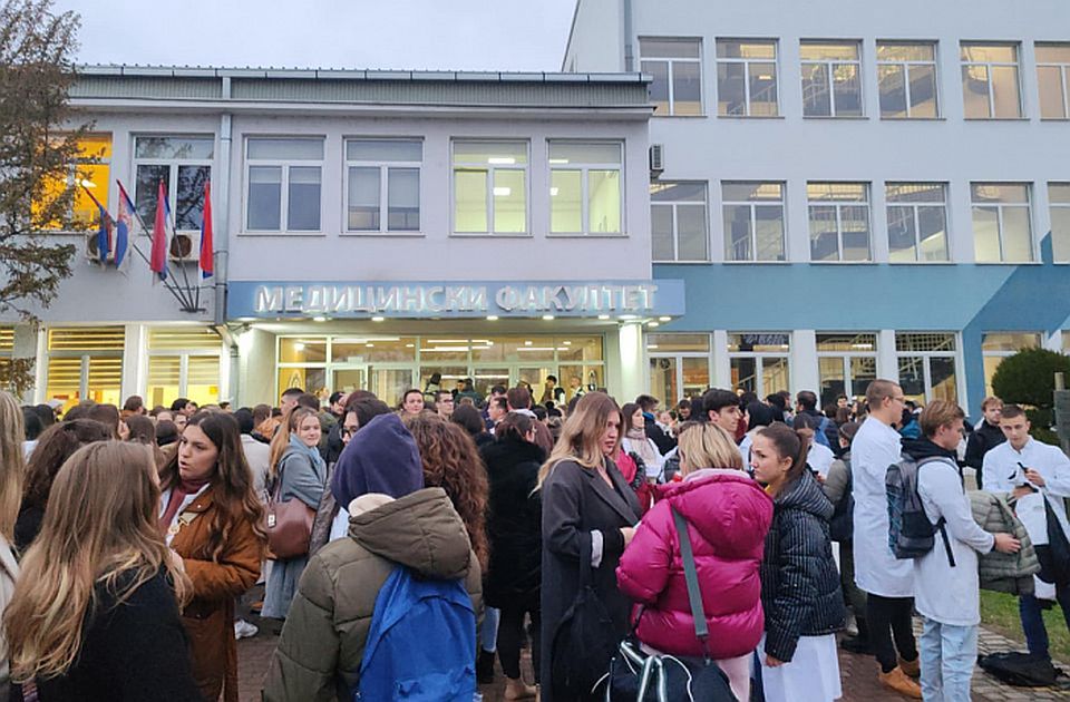 Stomatološka komora Srbije podržava zahteve studenata: Zaštita interesa profesije