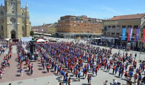 FOTO: Hiljadu maturanata plesalo u Novom Sadu