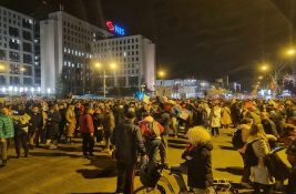 VIDEO, FOTO Građani blokirali raskrsnicu kod Mosta slobode: Za bezbedne škole - stop pretnjama