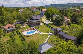 VIDEO: Prodaje se luksuzna kuća na Popovici - moderni dizajn, priroda i pogled na Novi Sad