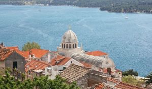 FOTO: Turisti sa Tajvana u Šibeniku nosili natpis 