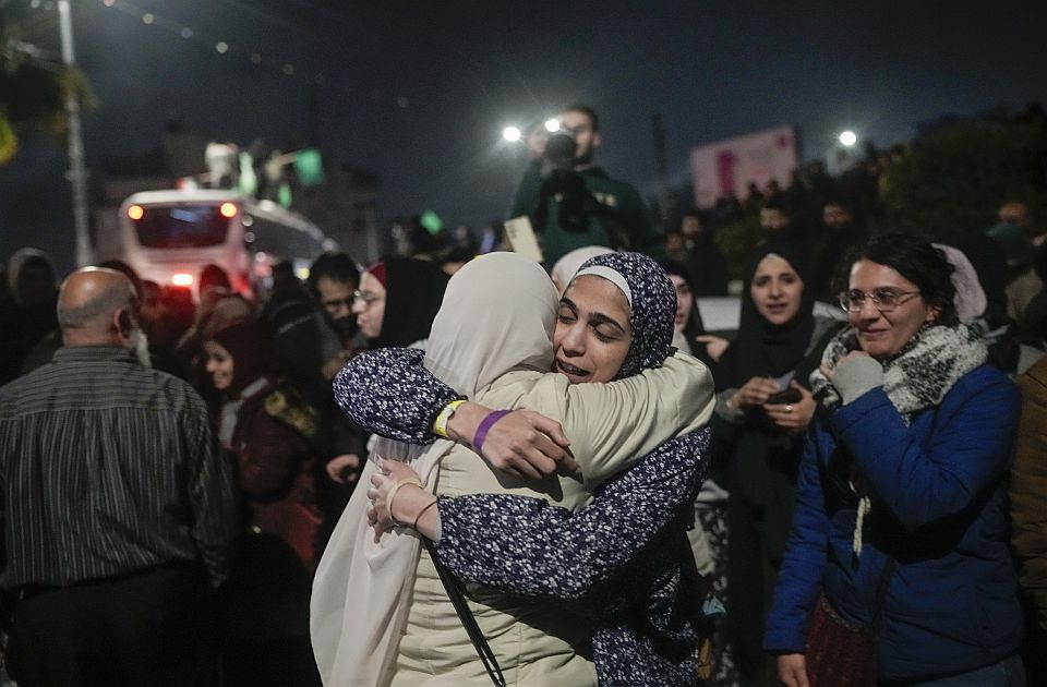 Oslobođeno 90 Palestinaca nakon što je Hamas pustio troje talaca iz Izraela