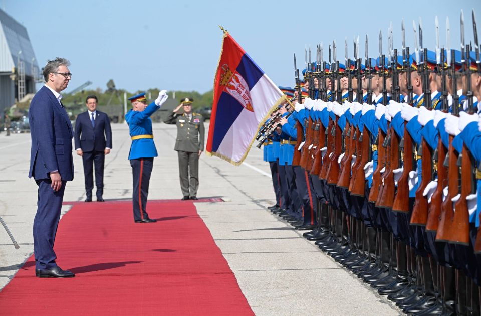 Vučić: Vlada Srbije danas donosi odluku o vraćanju obaveznog vojnog roka