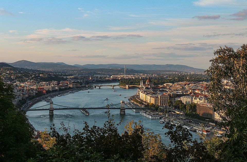 Knjižarskoj firmi u Mađarskoj velika kazna zbog prodaje LGBT romana 