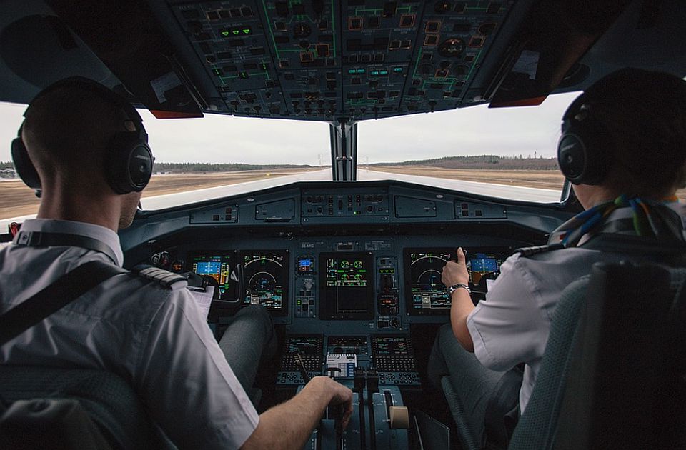 Avion koji je leteo iz Amerike u Kinu morao nazad jer pilot nije imao pasoš