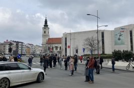 FOTO: Novosađani i ovog petka stali na 15 minuta