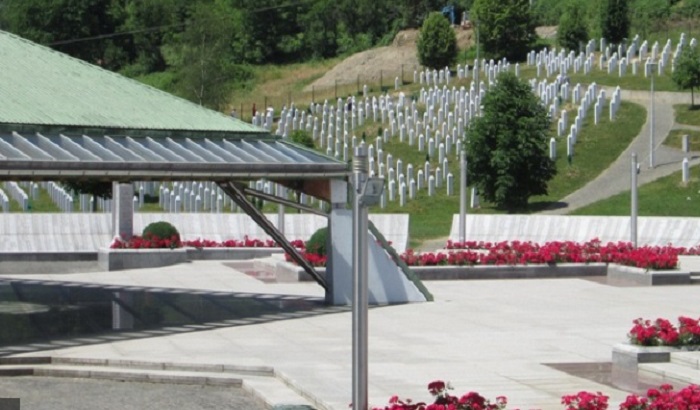 U okolini Memorijalnog centra Potočari ostavljena kesa sa krznom divljih svinja