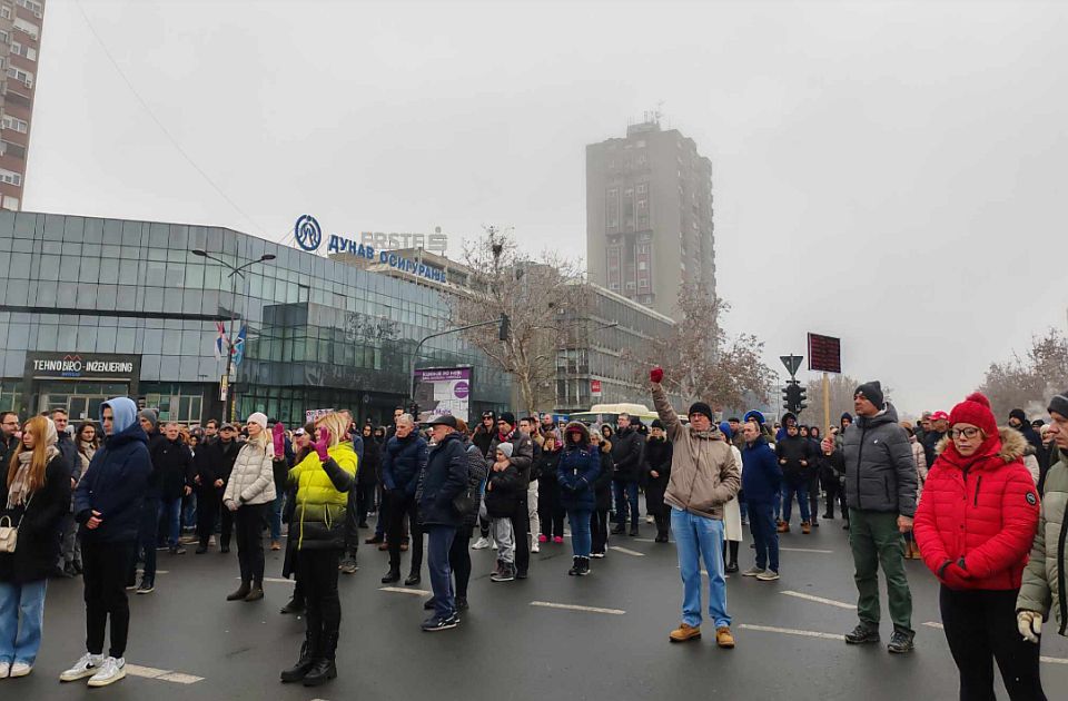 FOTO, VIDEO: Dva meseca od tragedije na Železničkoj - građani odali počast nastradalima