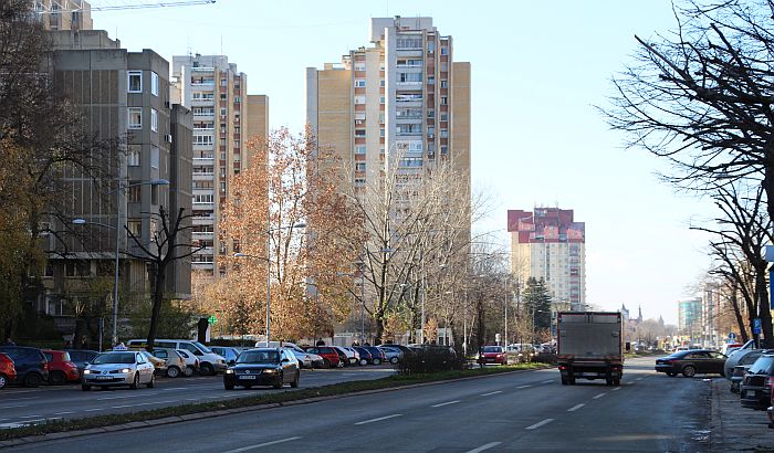 Stanovnici Limana 4 se žale na nedostatak parkinga i bahate taksiste u Balzakovoj