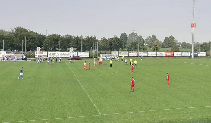 VIDEO: Prekinuta utakmica Vojvodine protiv Breše, navijači uleteli na teren zbog albanske zastave