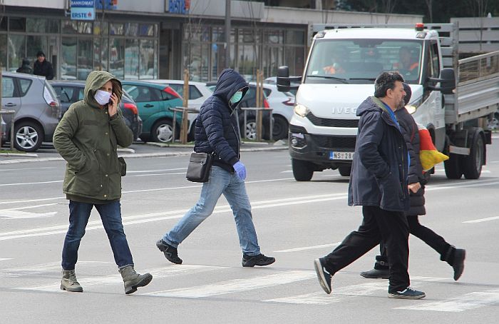 Manje od polovine građana Srbije u strahu od virusa korona, trećina nosi masku kad je napolju 