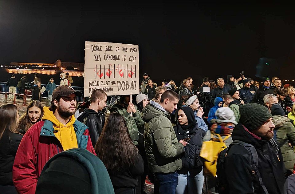 FOTO, VIDEO: Blokiran Varadinski most, aktivisti privedeni pred početak protesta