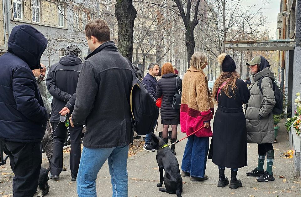 Roditelji dece ubijene u Ribnikaru: Vatromet i slavlje u izbornoj noći u godini dva najveća zločina