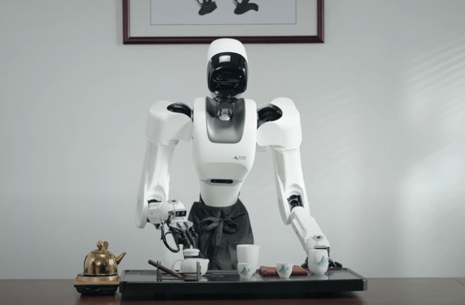 VIDEO: Ovaj robot kuva, igra košarku i svira muzičke instrumente