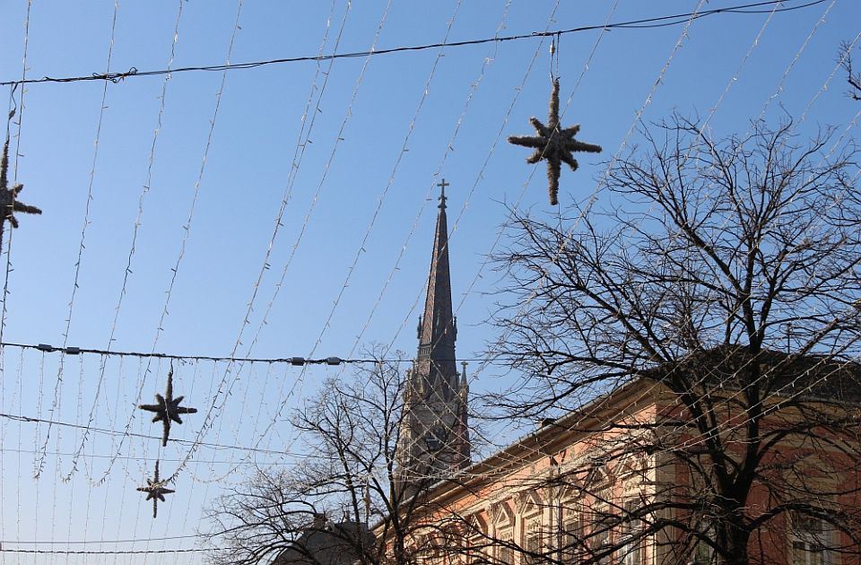 Zimska sreda stiže: Novosađanima donosi poneki oblak i puno dešavanja