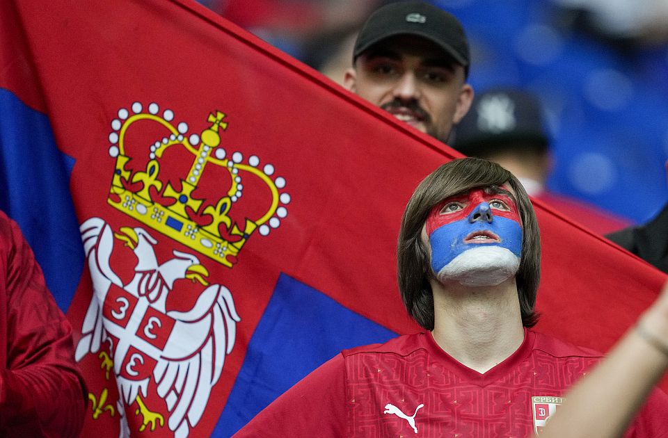 UEFA kaznila Srbiju sa 30.000 evra zbog ponašanja navijača na Evropskom prvenstvu