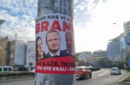 FOTO Plakati i grafiti protiv opozicije u Novom Sadu na sve strane: Uklonjen link ka sikter.org