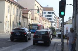 VIDEO: Lančani sudar u centru Novog Sada, stvorila se gužva