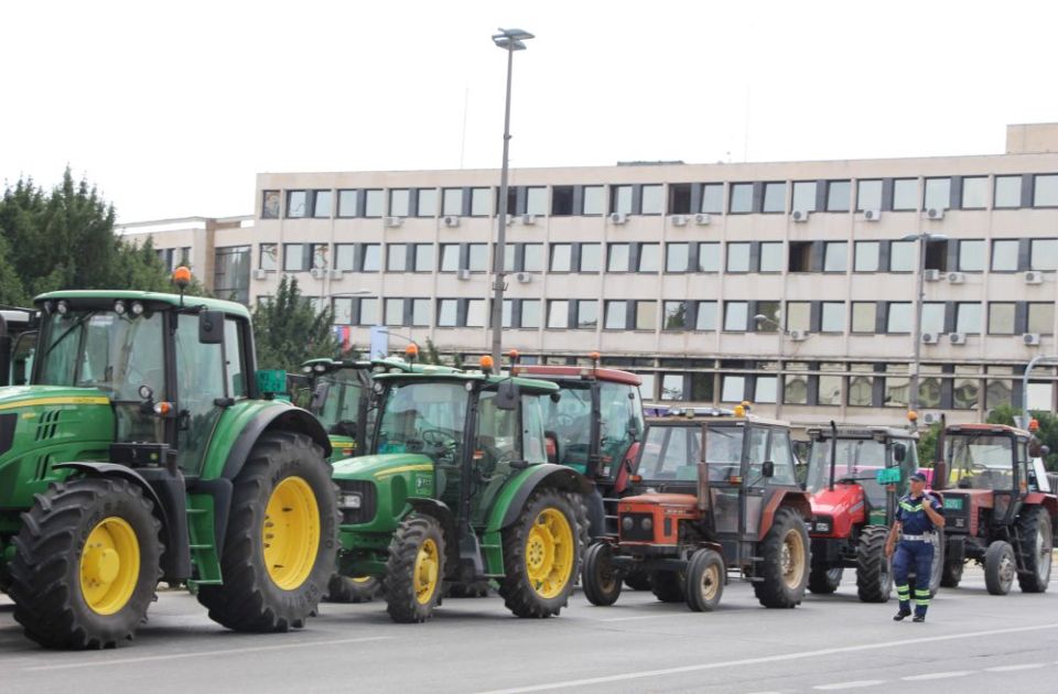 Da li su paori opet obmanuti: Država obećala ukidanje naknade za odvodnjavanje, oni i dalje čekaju