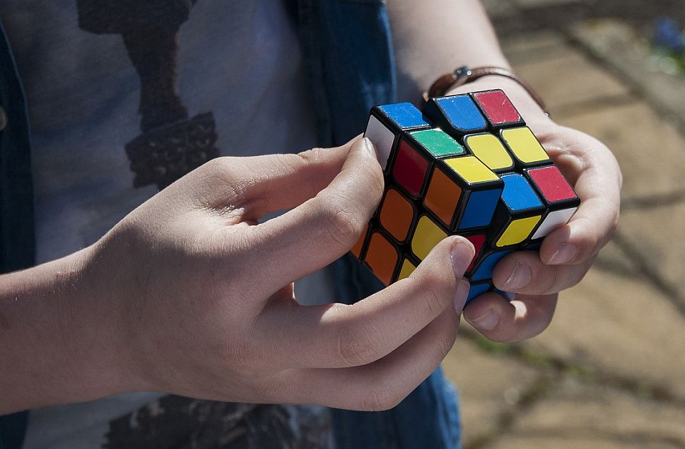 Više od 43 kvintiliona načina za njeno rešavanje: "Rubikova kocka nas podseća da imamo ruke"