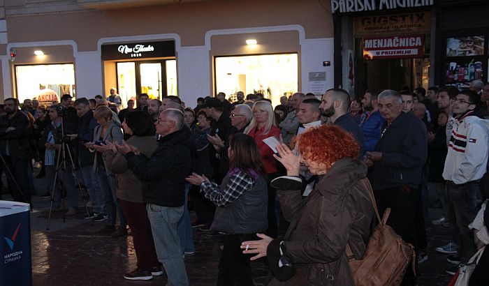 FOTO: SZS održao protest u Novom Sadu