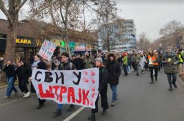 UŽIVO: Građani, studenti i đaci nakon 15 minuta tišine krenuli na javni čas na Trgu slobode