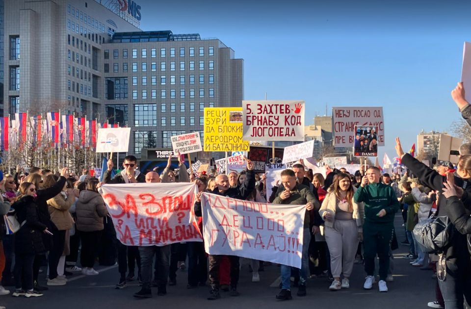 UŽIVO Blokirana sva tri mosta u Novom Sadu: Na Mostu slobode dočekani studenti i traktori