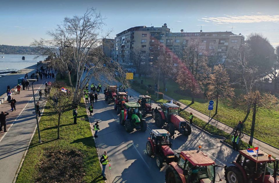 UŽIVO Blokirana sva tri mosta u Novom Sadu: Traktori, bajkeri, srednjoškolci...