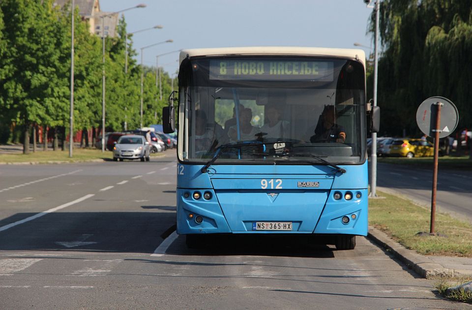 Povodom Dana grada: Danas besplatni parking, prevoz, klizanje...