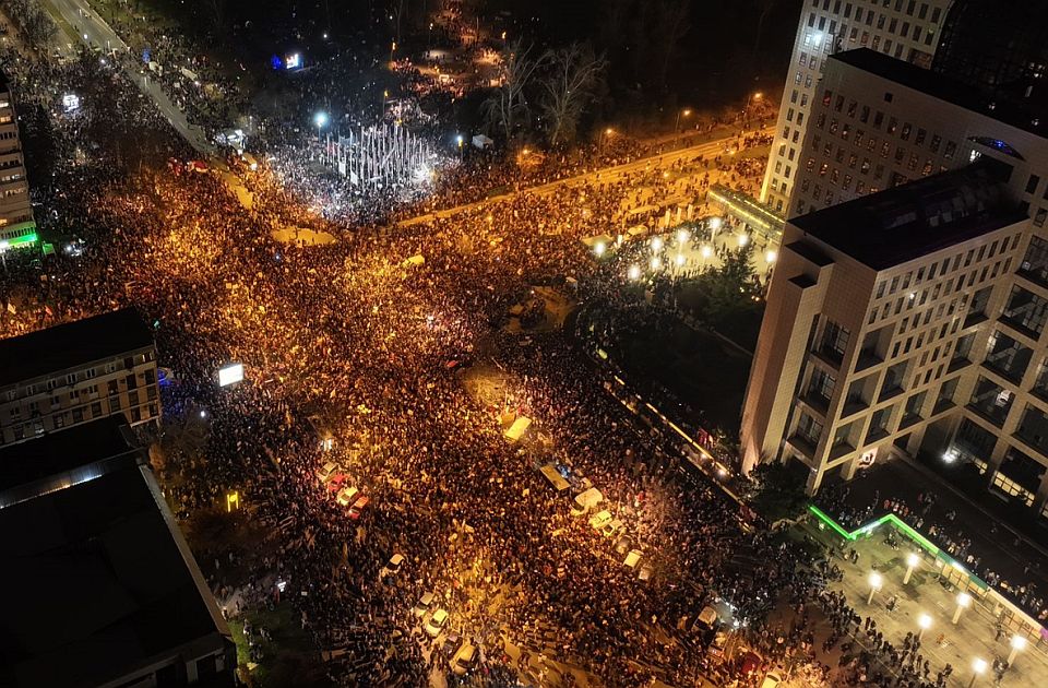 UŽIVO VIDEO Hiljade ljudi kod Mosta slobode: Počeo program protesta