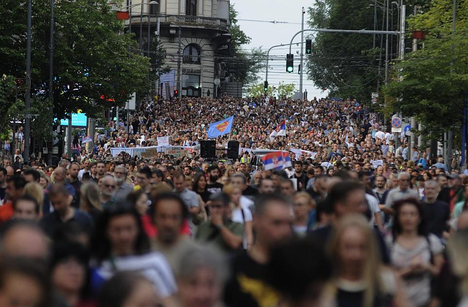 FOTO, VIDEO: Širom Srbije održani protesti "Srbija protiv nasilja"